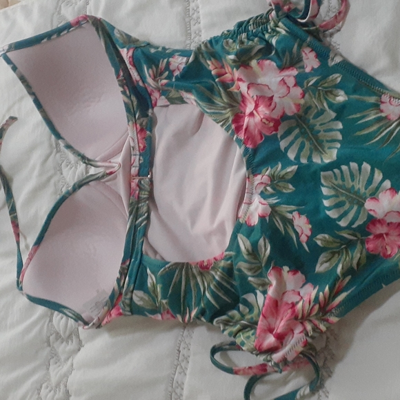 Shade and shore green floral one piece bathing suit size 34C - Picture 5 of 10